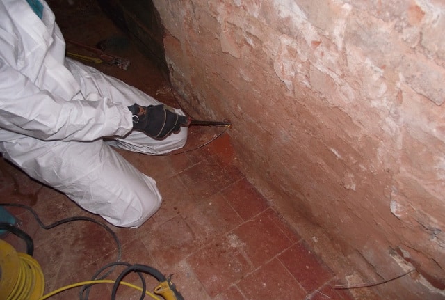 Securely fixing in the anode 