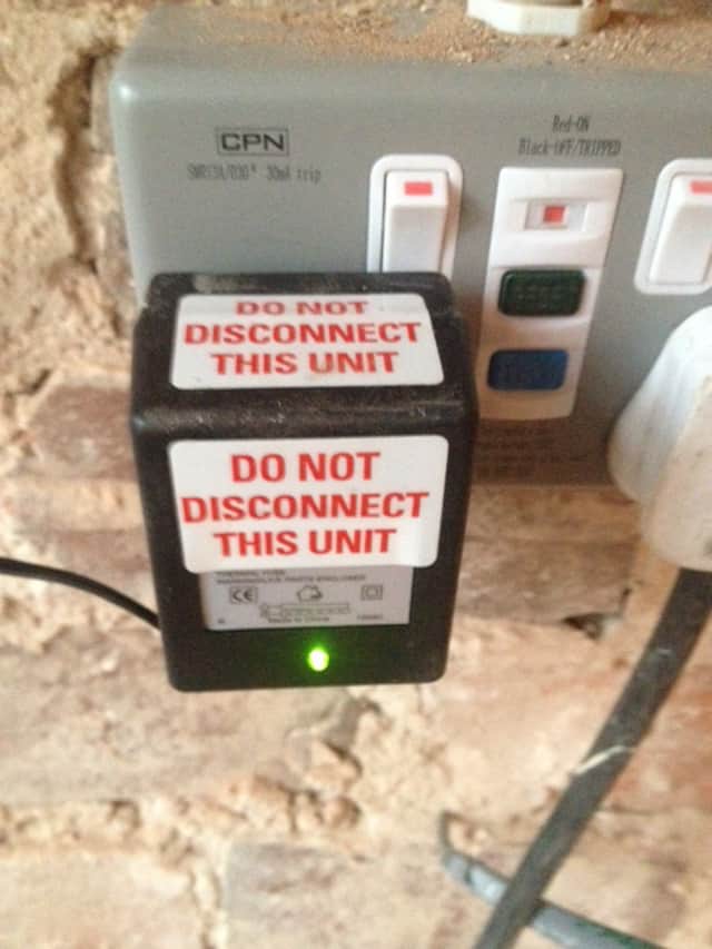 Power unit connected to mains socket