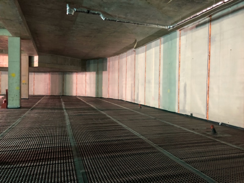 Cavity drain membrane in a basement