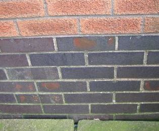 Physical damp proof course made of engineering bricks